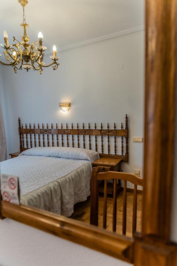 Hostal Santo Domingo De Silos Exteriér fotografie