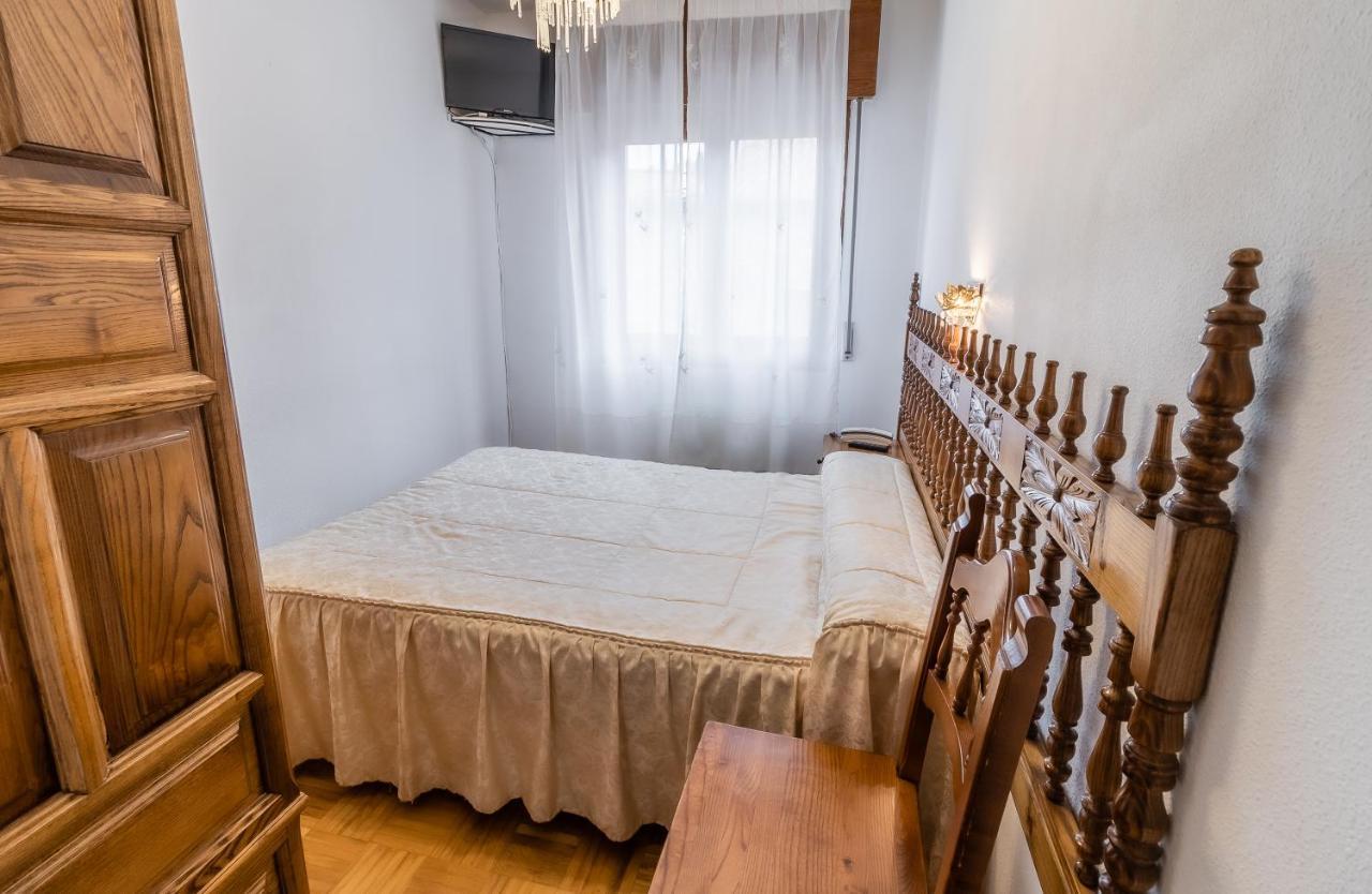 Hostal Santo Domingo De Silos Exteriér fotografie