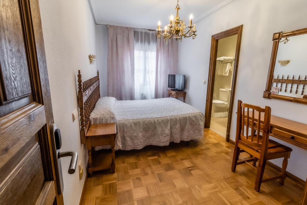 Hostal Santo Domingo De Silos Exteriér fotografie