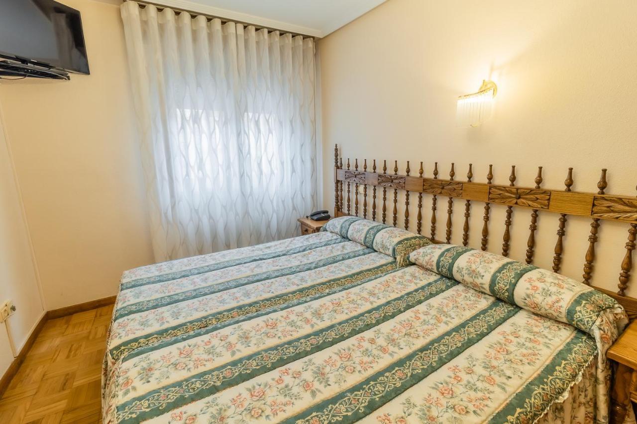 Hostal Santo Domingo De Silos Exteriér fotografie